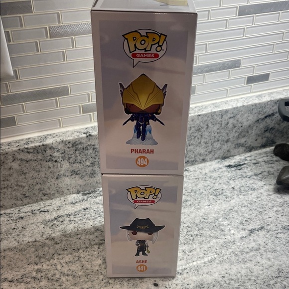 Funko Overwatch Pharah and Ashe Figures - Gold and Blue - Picture 5 of 5